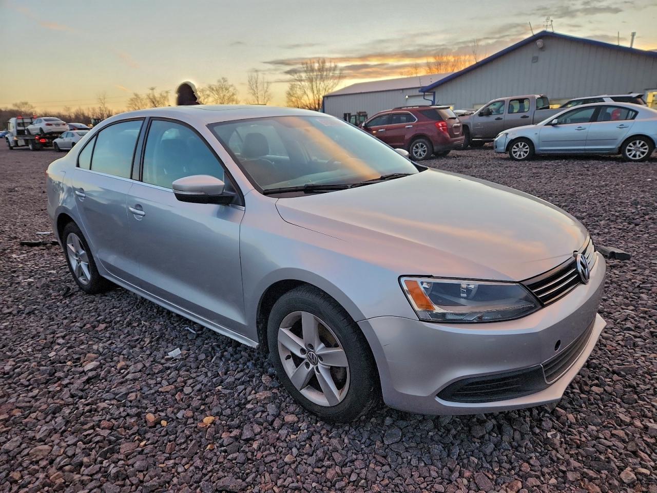 2013 VOLKSWAGEN JETTA TDI photo 4
