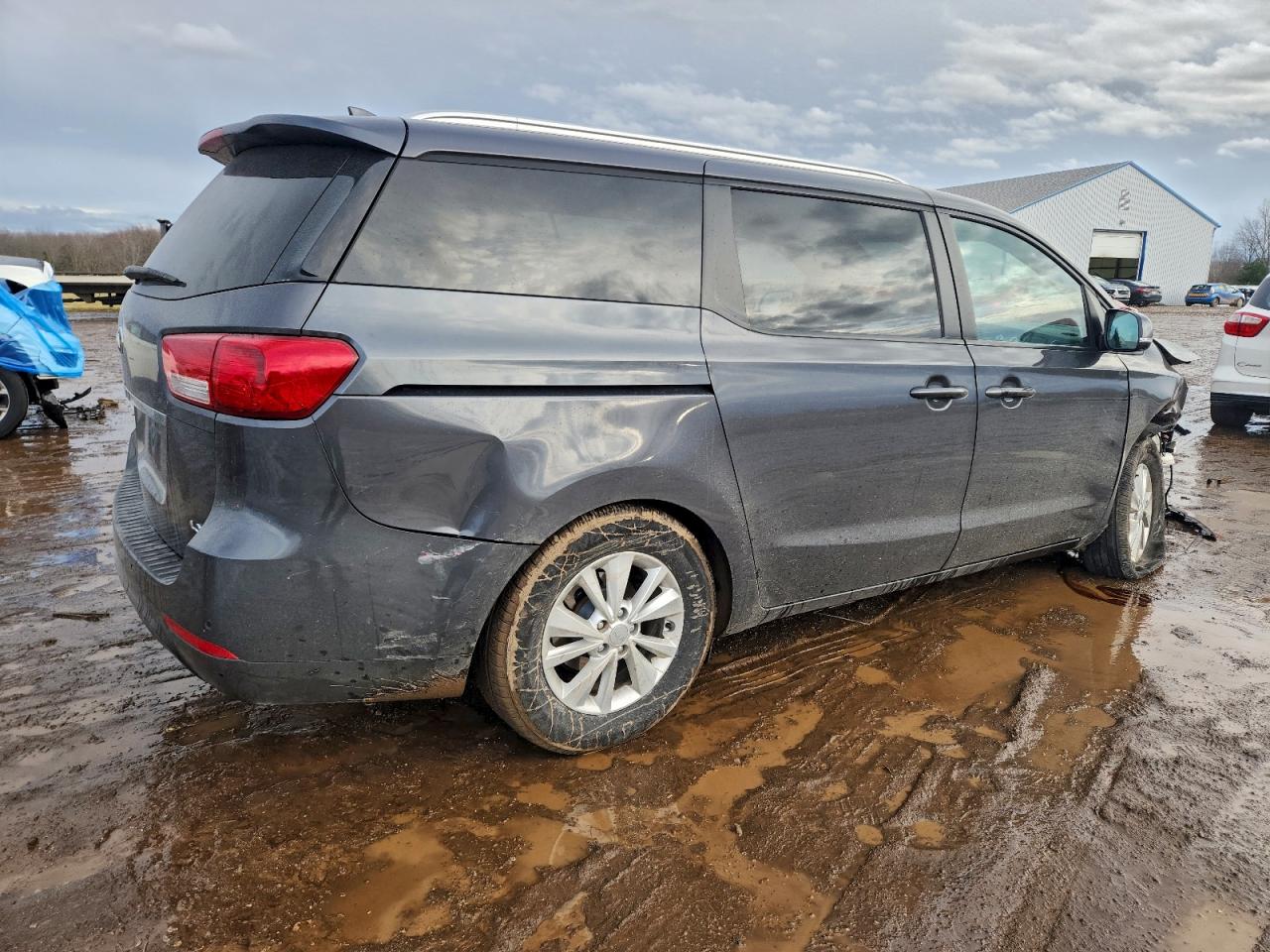 2017 KIA SEDONA LX photo 3