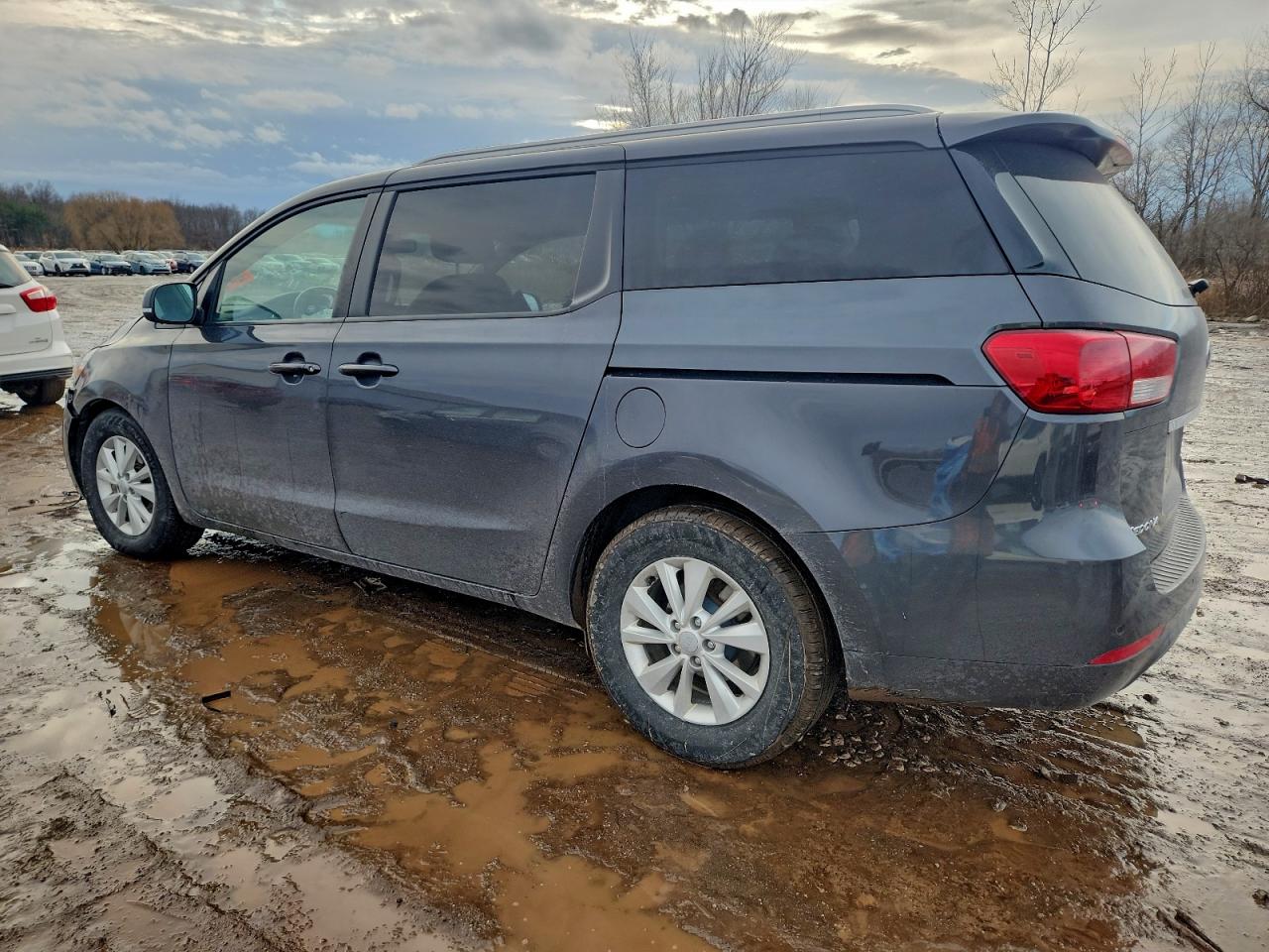 2017 KIA SEDONA LX photo 2