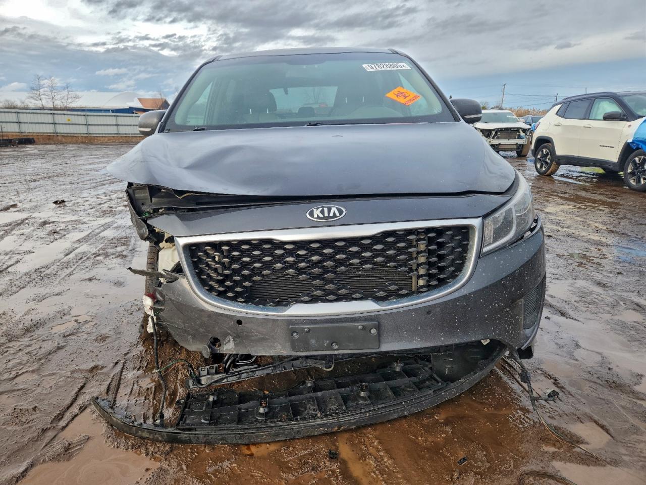 2017 KIA SEDONA LX photo 5