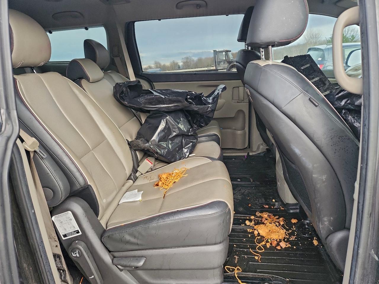 2017 KIA SEDONA LX photo 11