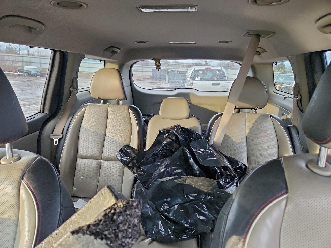 2017 KIA SEDONA LX photo 10