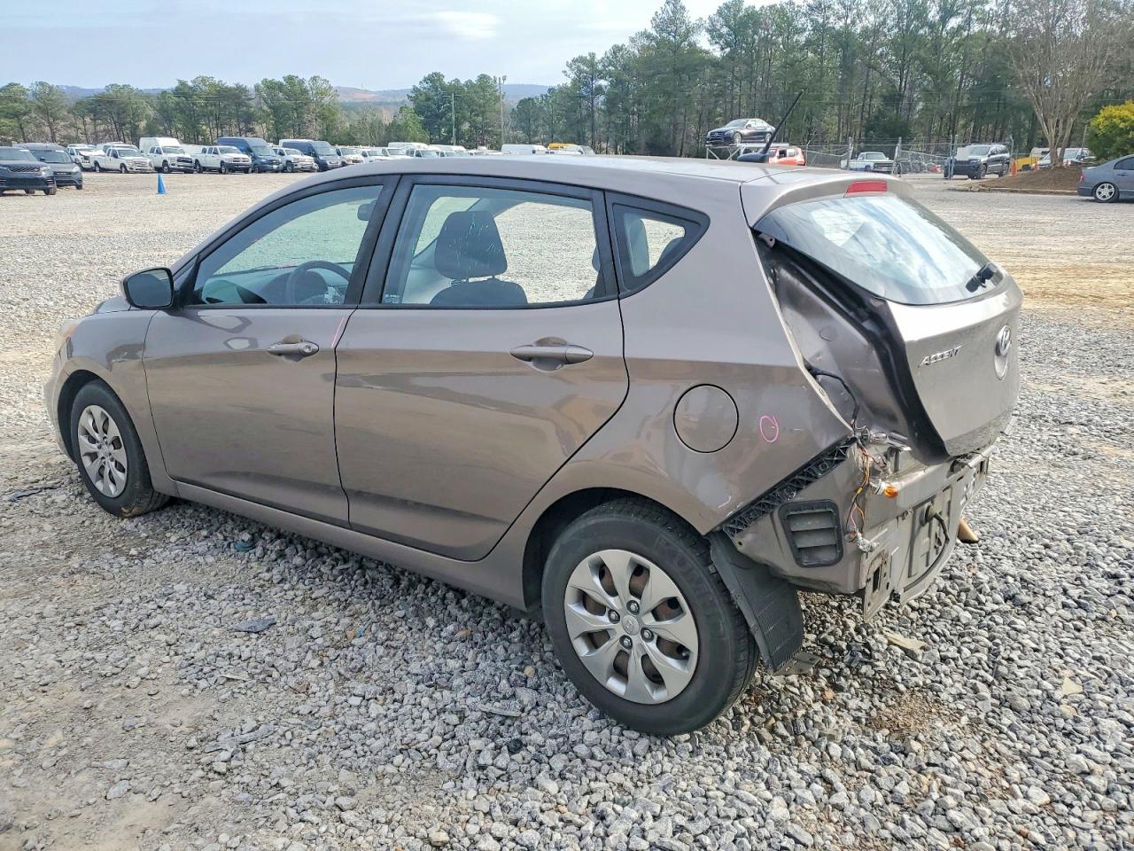 2017 HYUNDAI ACCENT SE photo 2