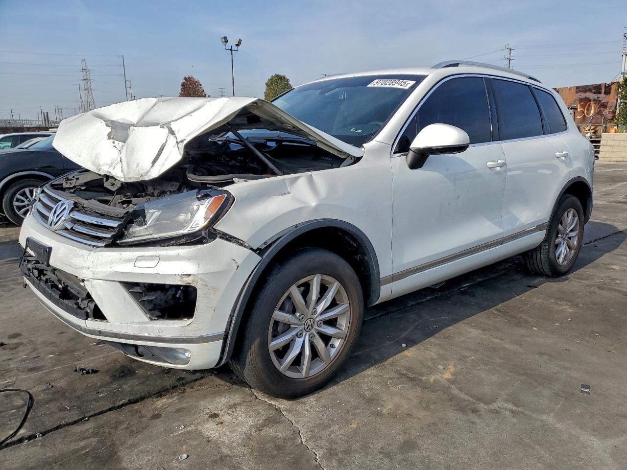2016 VOLKSWAGEN TOUAREG