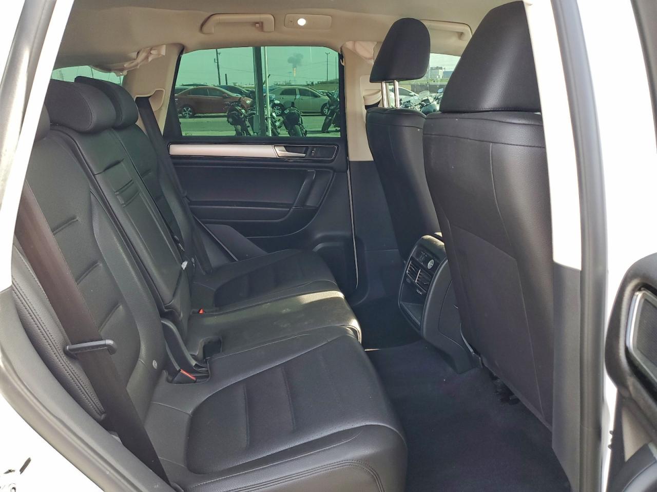 2016 VOLKSWAGEN TOUAREG SPORT photo 31