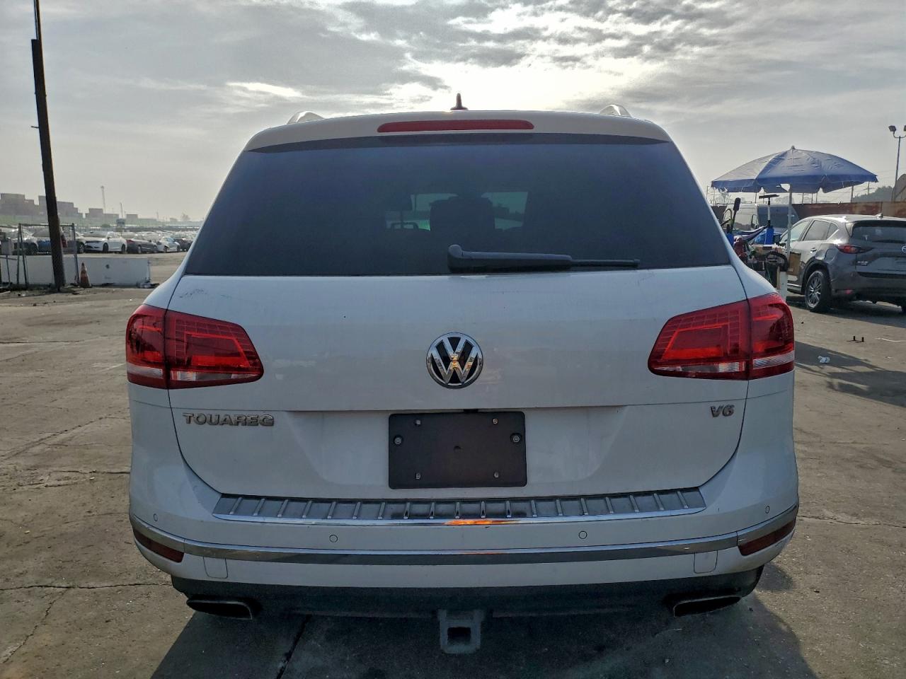 2016 VOLKSWAGEN TOUAREG SPORT photo 16