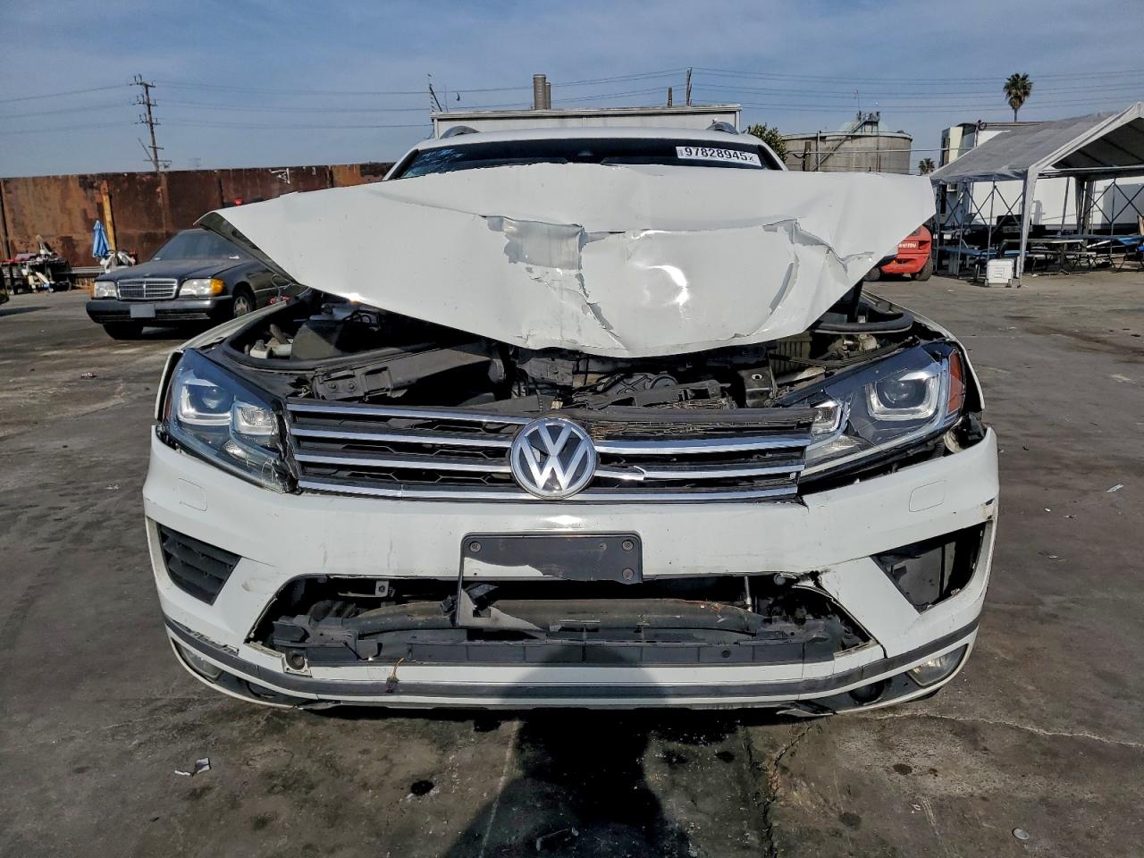 2016 VOLKSWAGEN TOUAREG SPORT photo 13