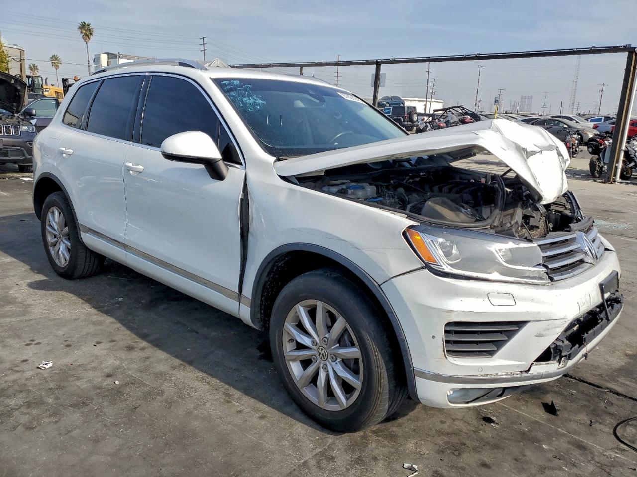 2016 VOLKSWAGEN TOUAREG SPORT photo 10
