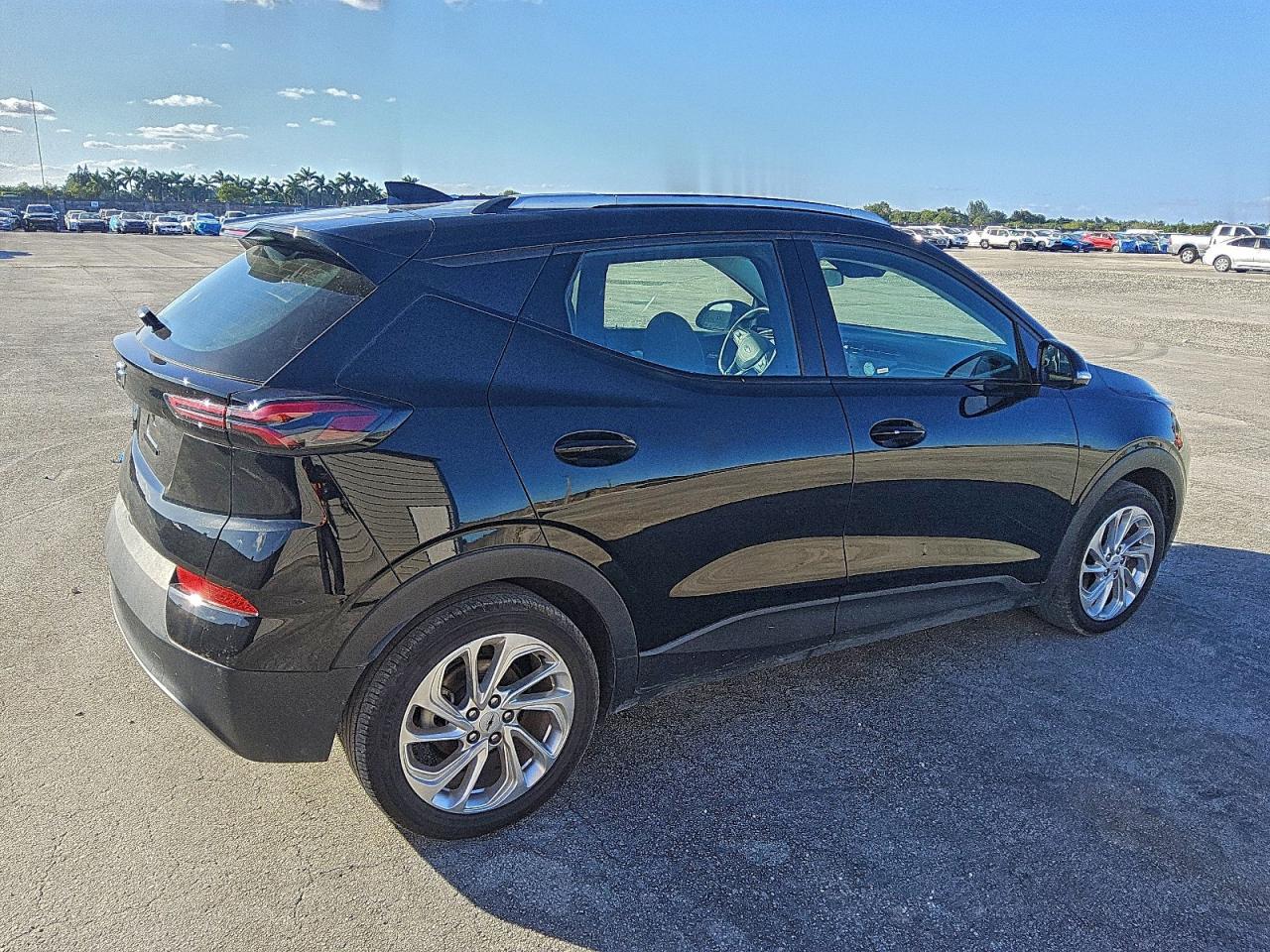2023 CHEVROLET BOLT EUV LT photo 3