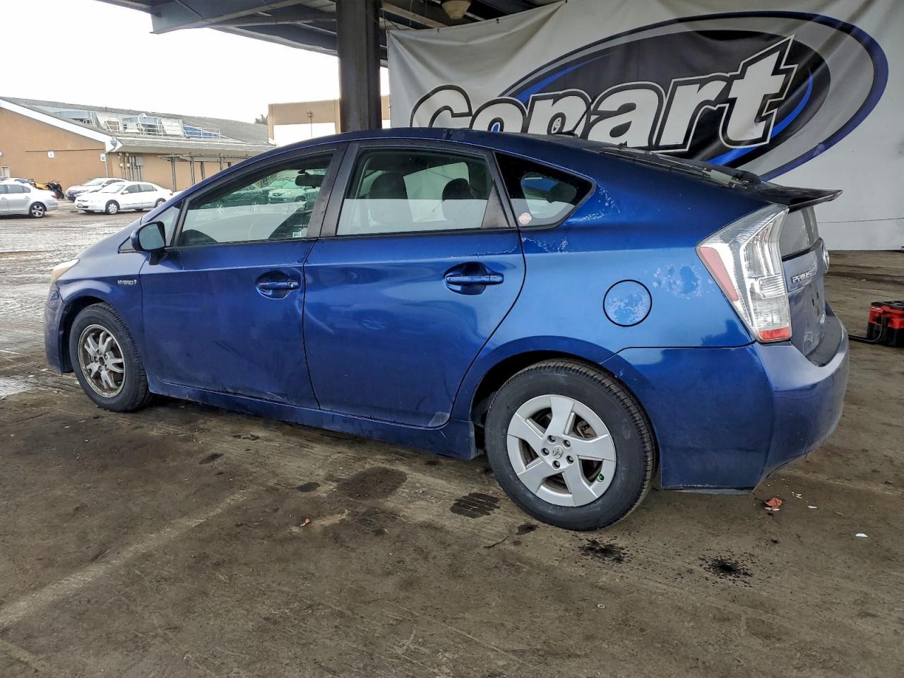 2011 TOYOTA PRIUS photo 2