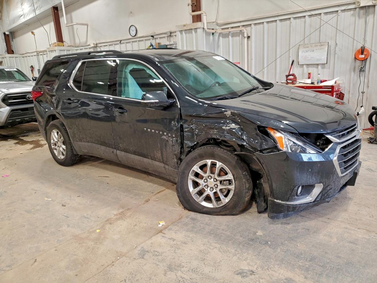 2020 CHEVROLET TRAVERSE LT photo 4