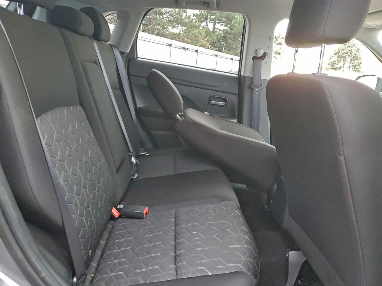 2025 MITSUBISHI OUTLANDER SPORT S photo 31