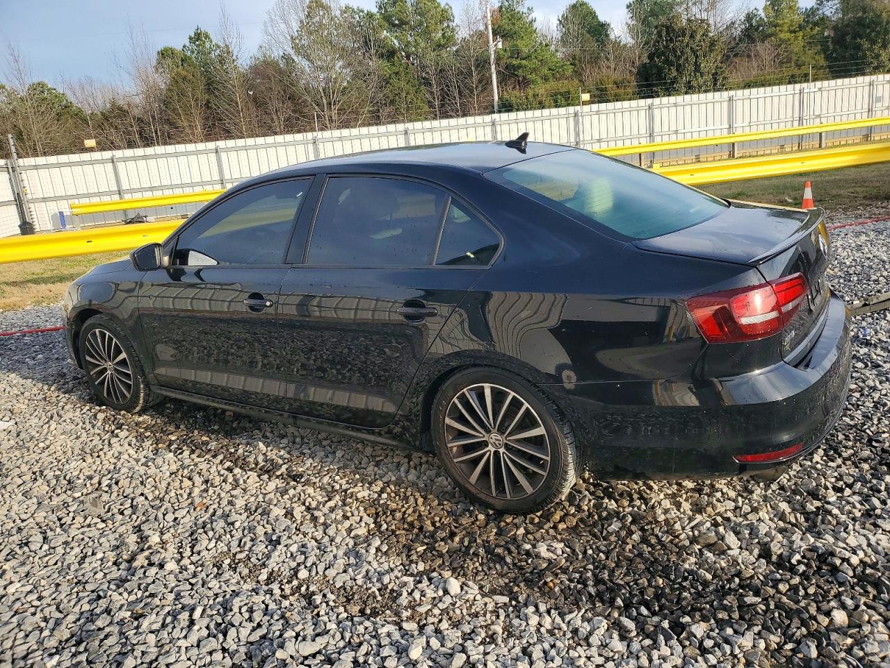2016 VOLKSWAGEN JETTA SPORT photo 2
