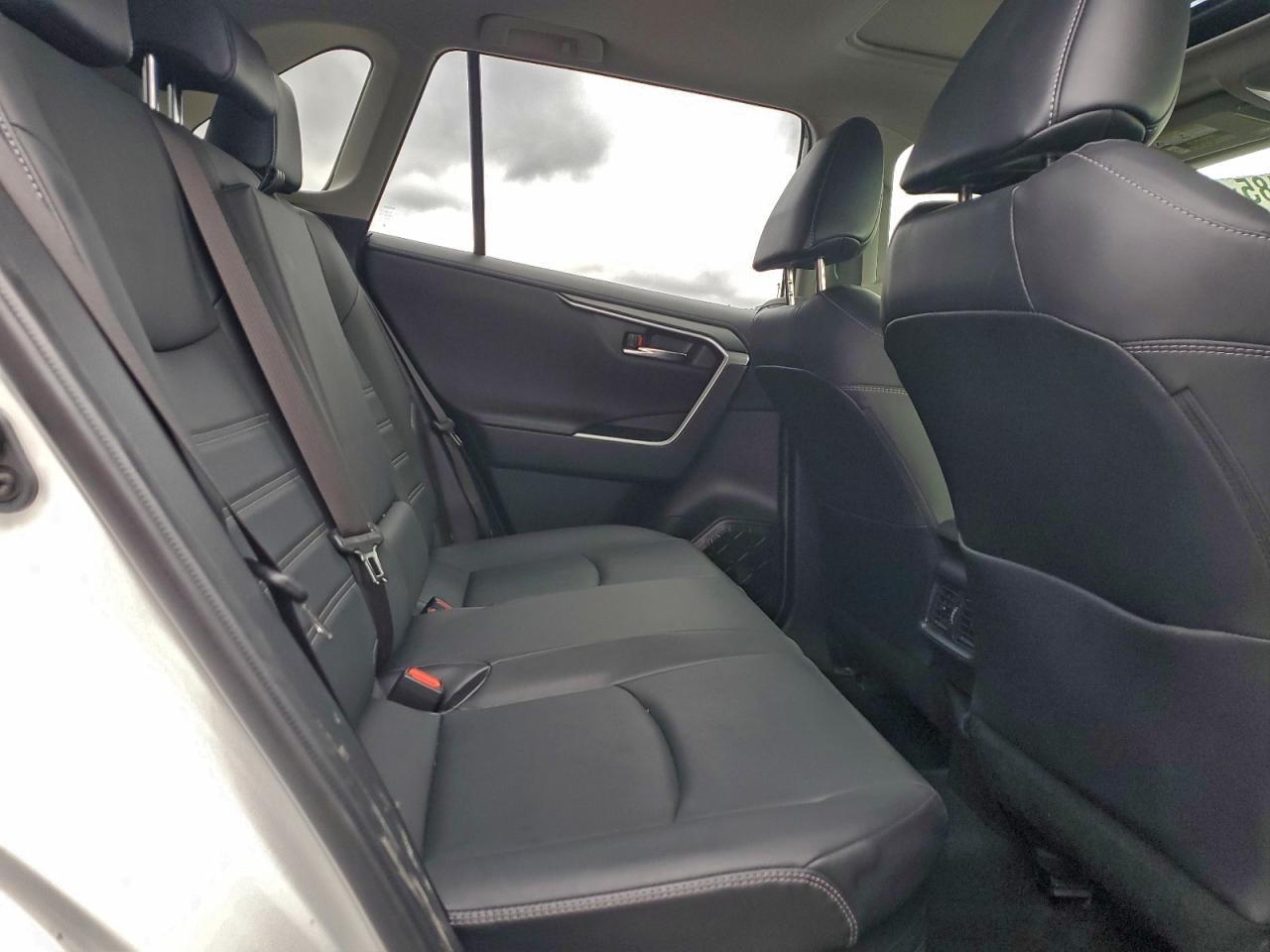 2021 TOYOTA RAV4 LIMITED photo 11
