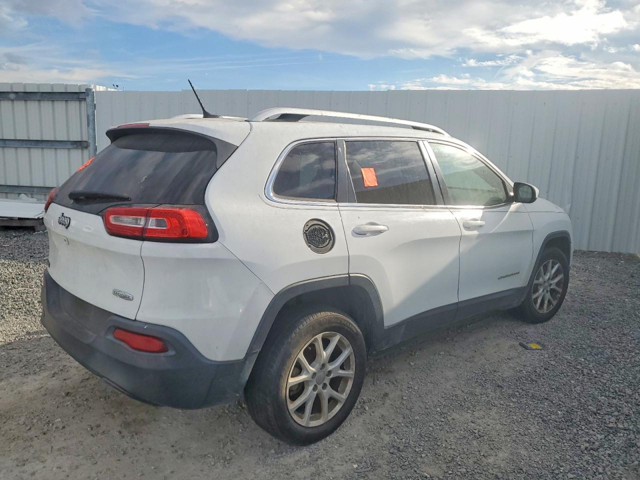 2016 JEEP CHEROKEE LATITUDE photo 3