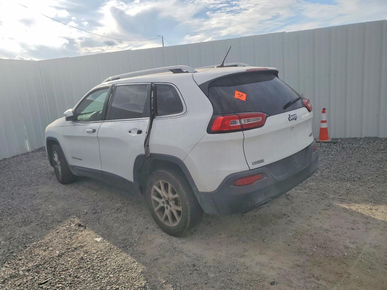 2016 JEEP CHEROKEE LATITUDE photo 2