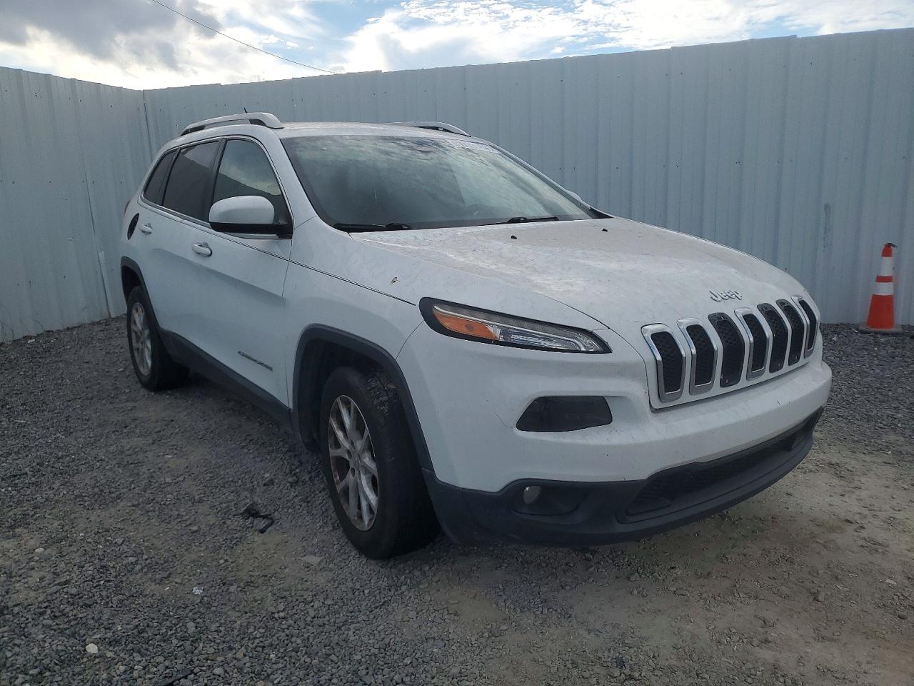 2016 JEEP CHEROKEE LATITUDE photo 4