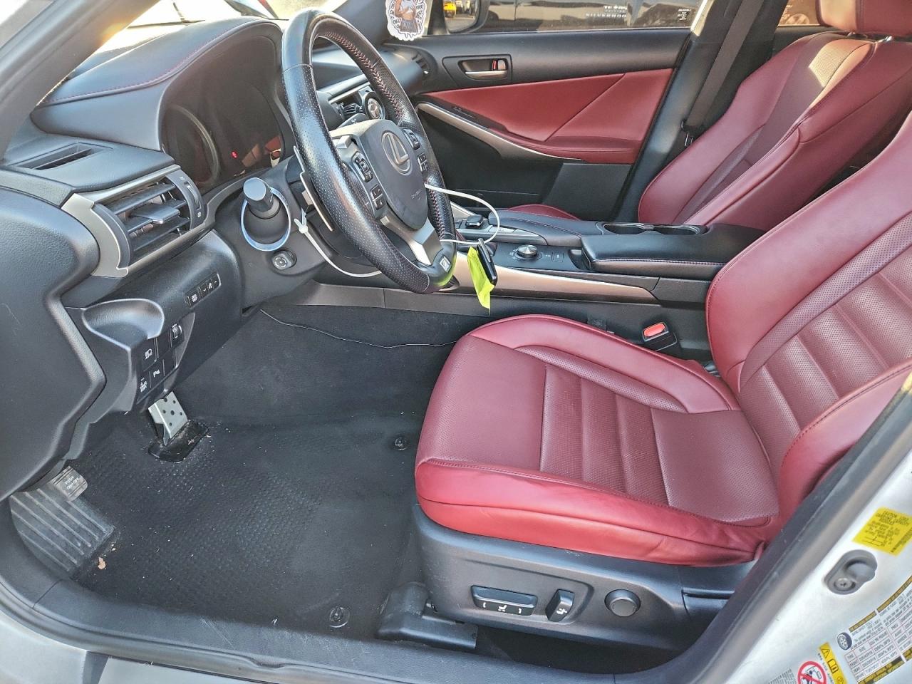 2018 LEXUS IS 300 photo 7