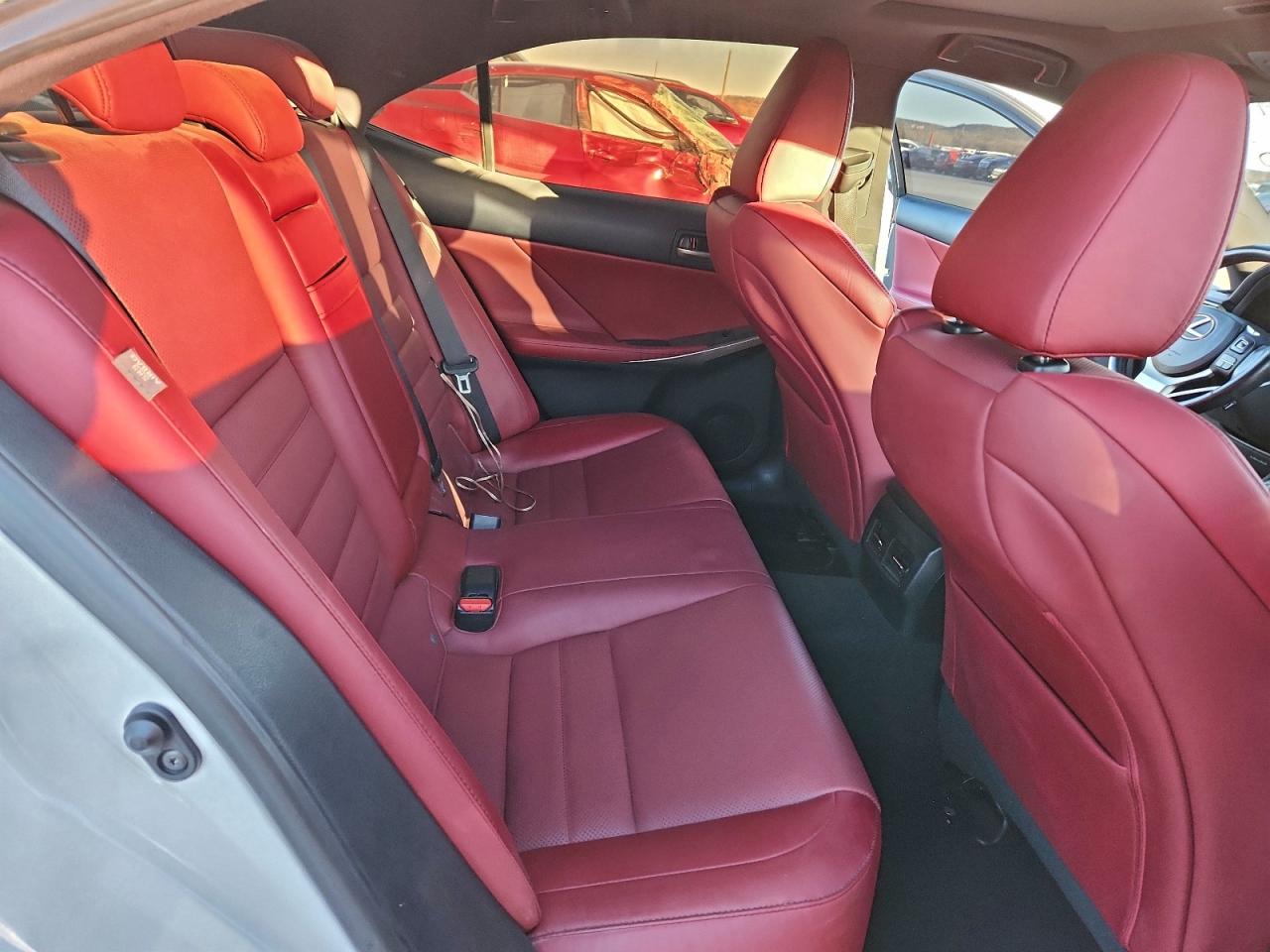 2018 LEXUS IS 300 photo 10