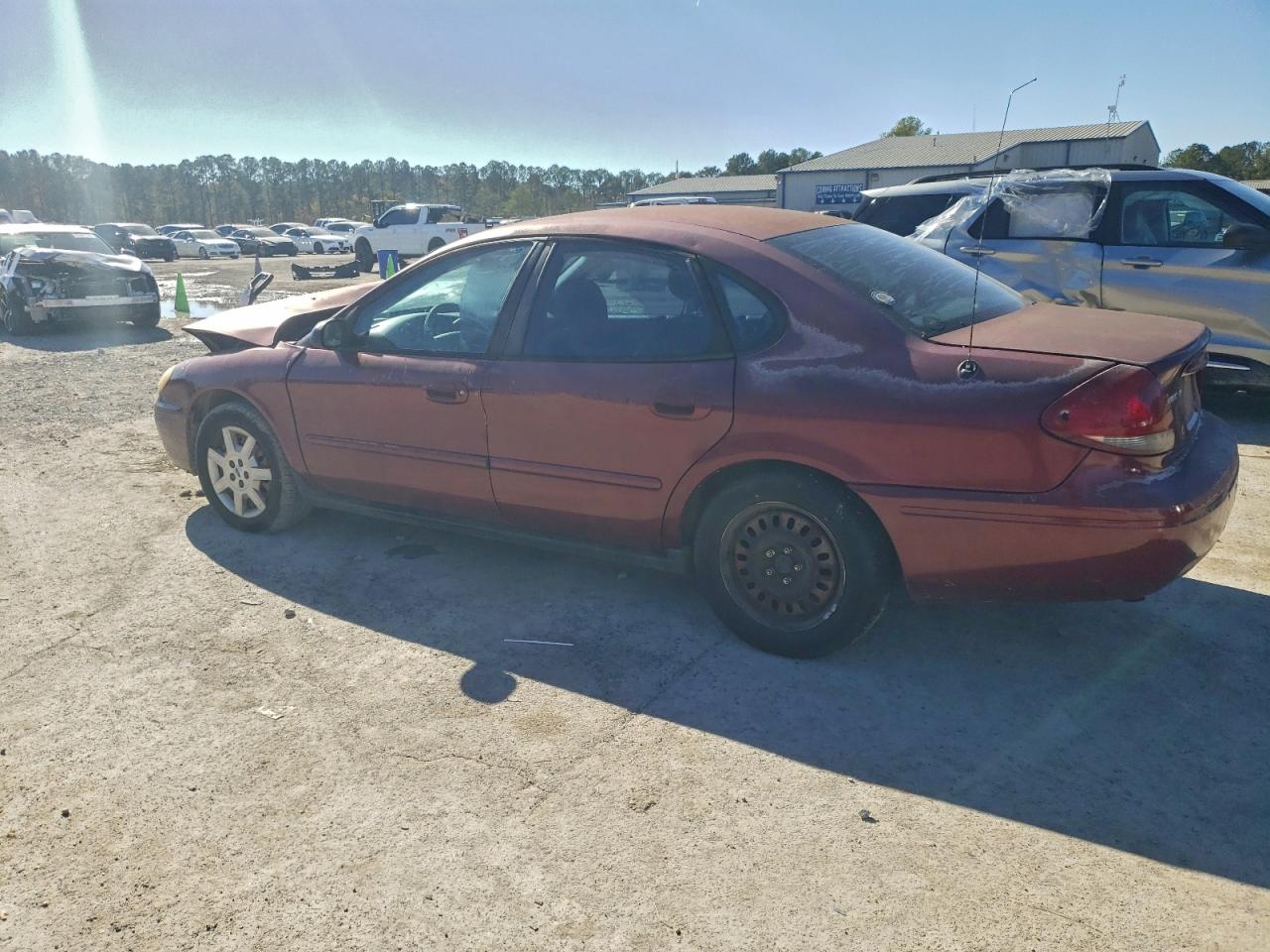 2005 FORD TAURUS SE photo 2