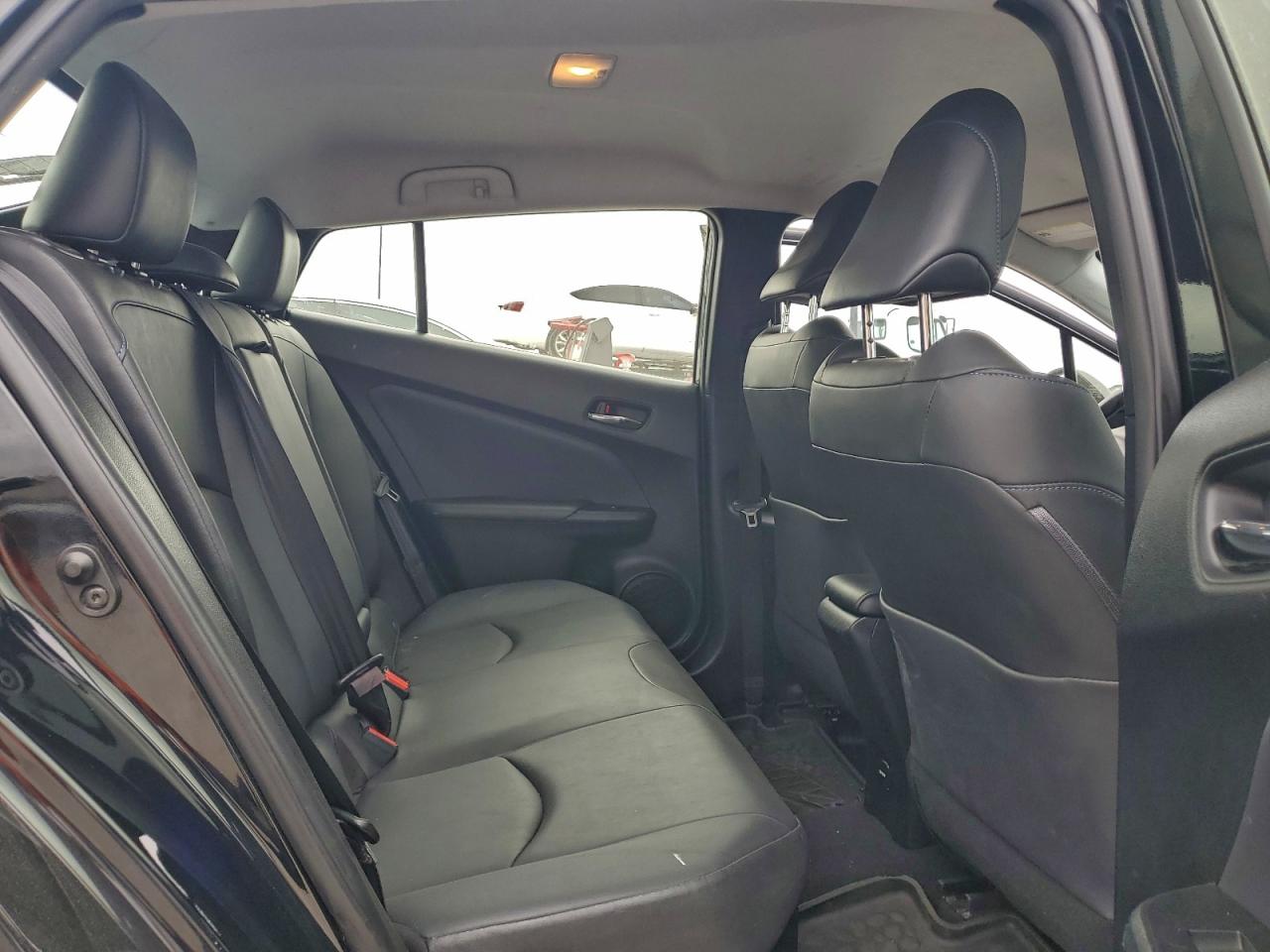 2017 TOYOTA PRIUS photo 10