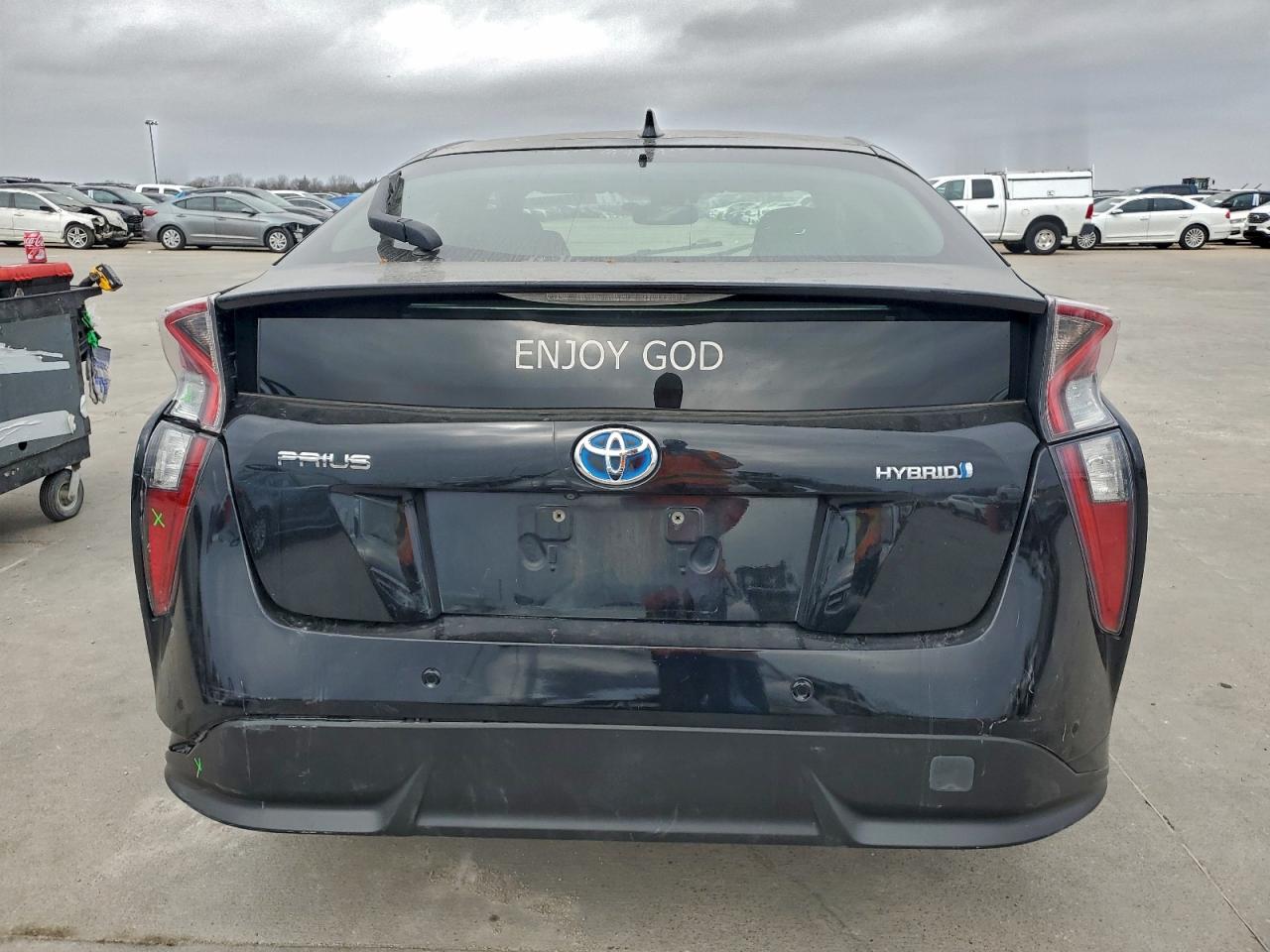 2017 TOYOTA PRIUS photo 6