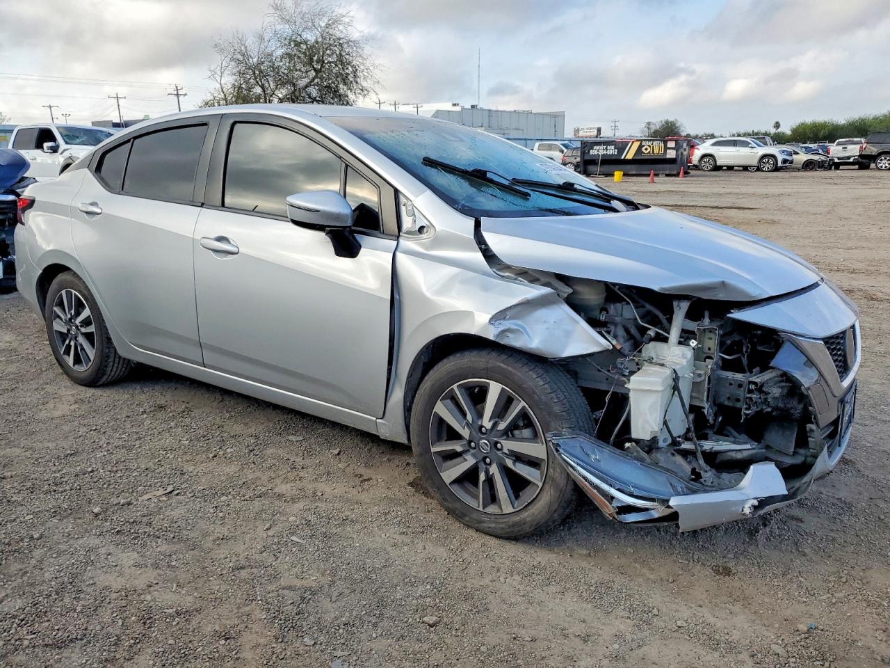 2021 NISSAN VERSA SV photo 4