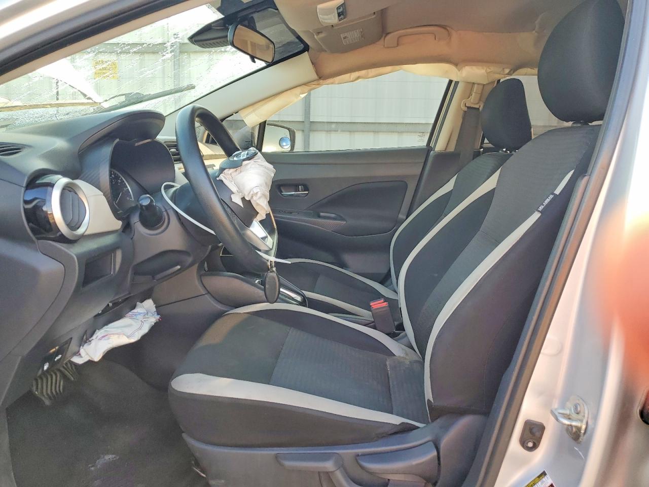 2021 NISSAN VERSA SV photo 7