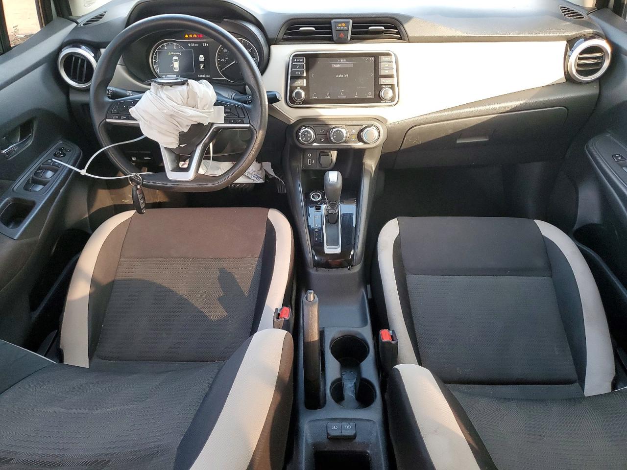 2021 NISSAN VERSA SV photo 8