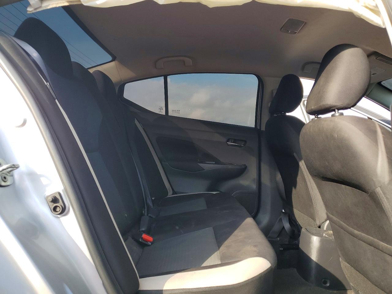 2021 NISSAN VERSA SV photo 10