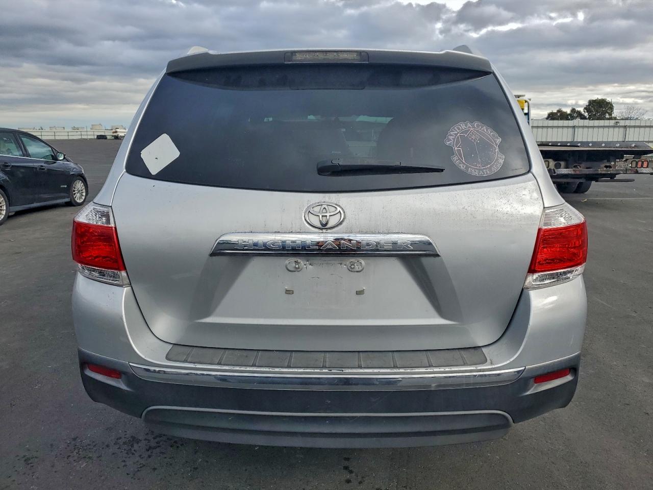 2013 TOYOTA HIGHLANDER BASE photo 6
