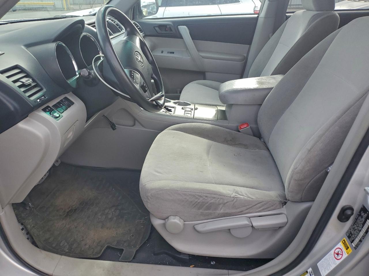 2013 TOYOTA HIGHLANDER BASE photo 7