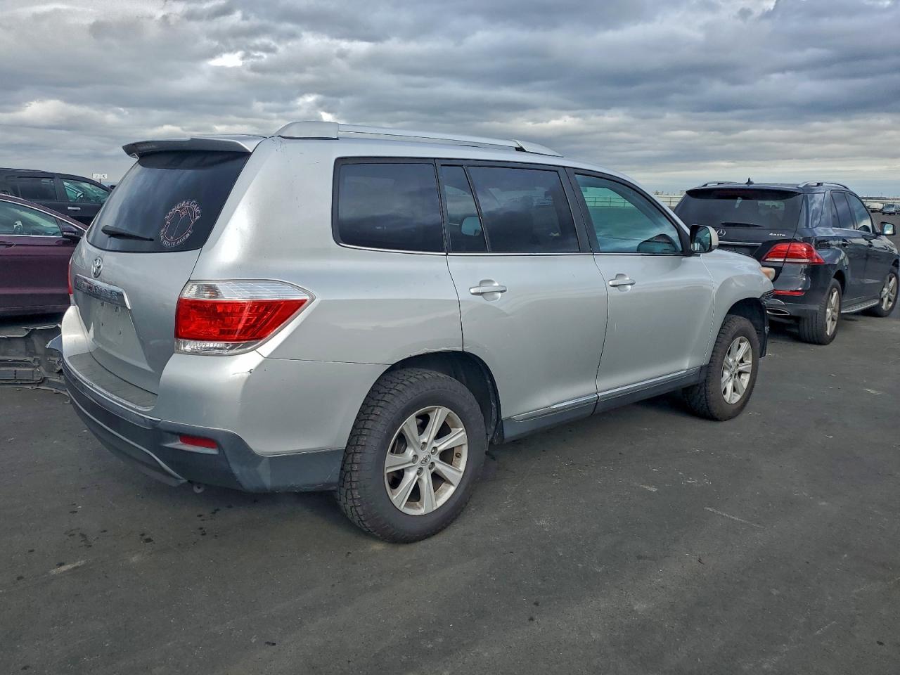 2013 TOYOTA HIGHLANDER BASE photo 3