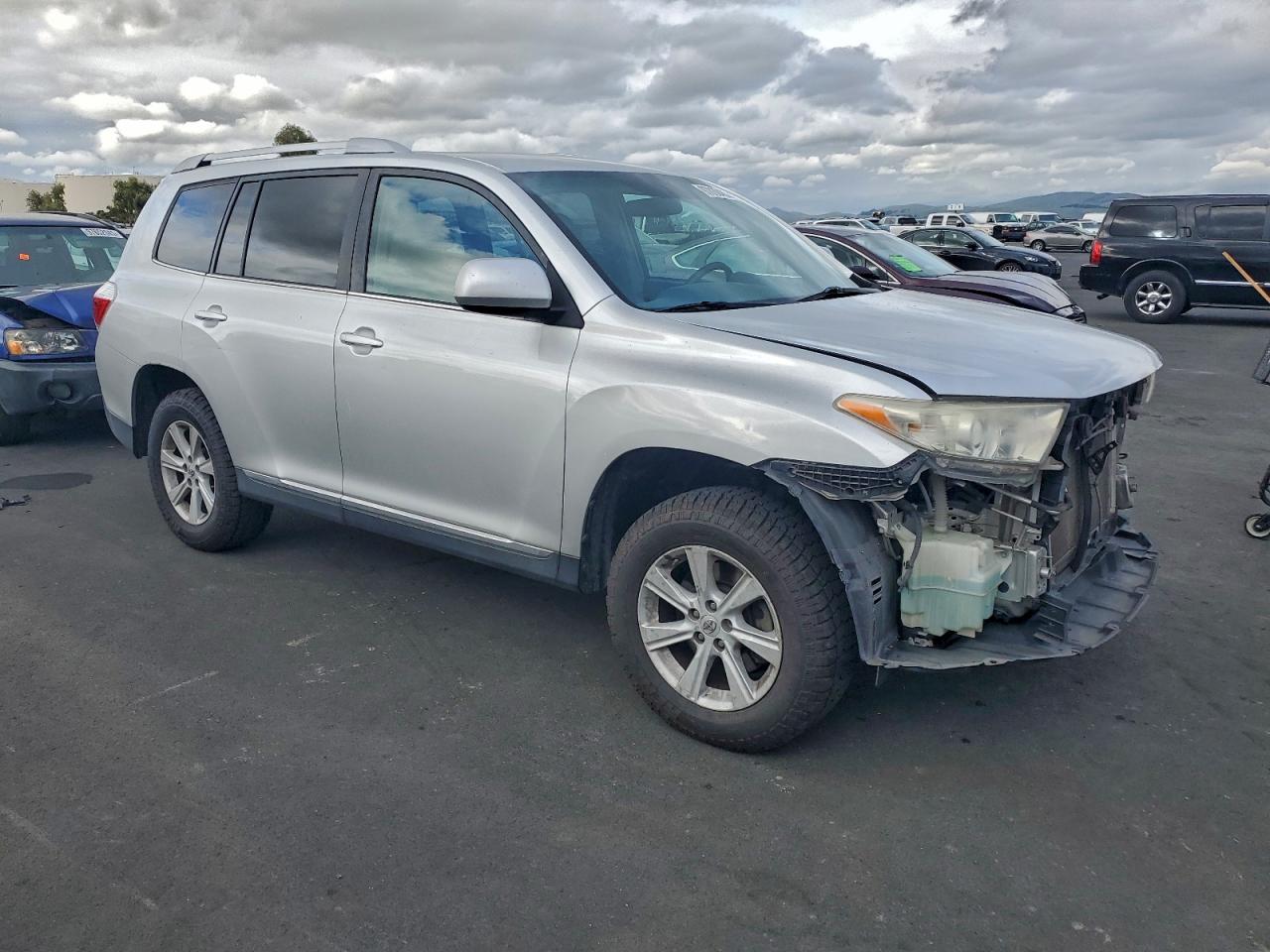 2013 TOYOTA HIGHLANDER BASE photo 4