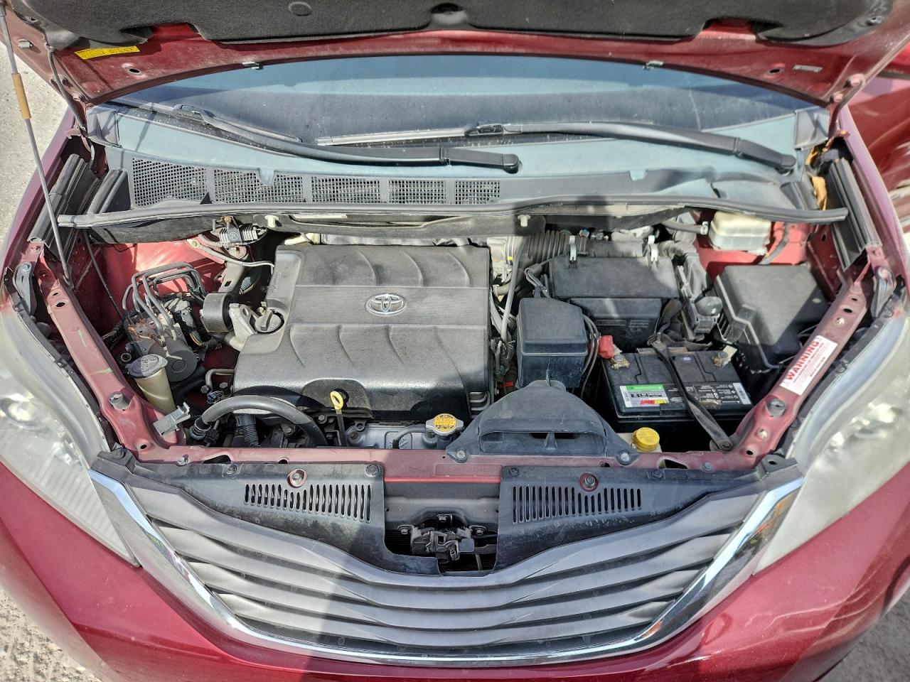 2013 TOYOTA SIENNA XLE photo 12