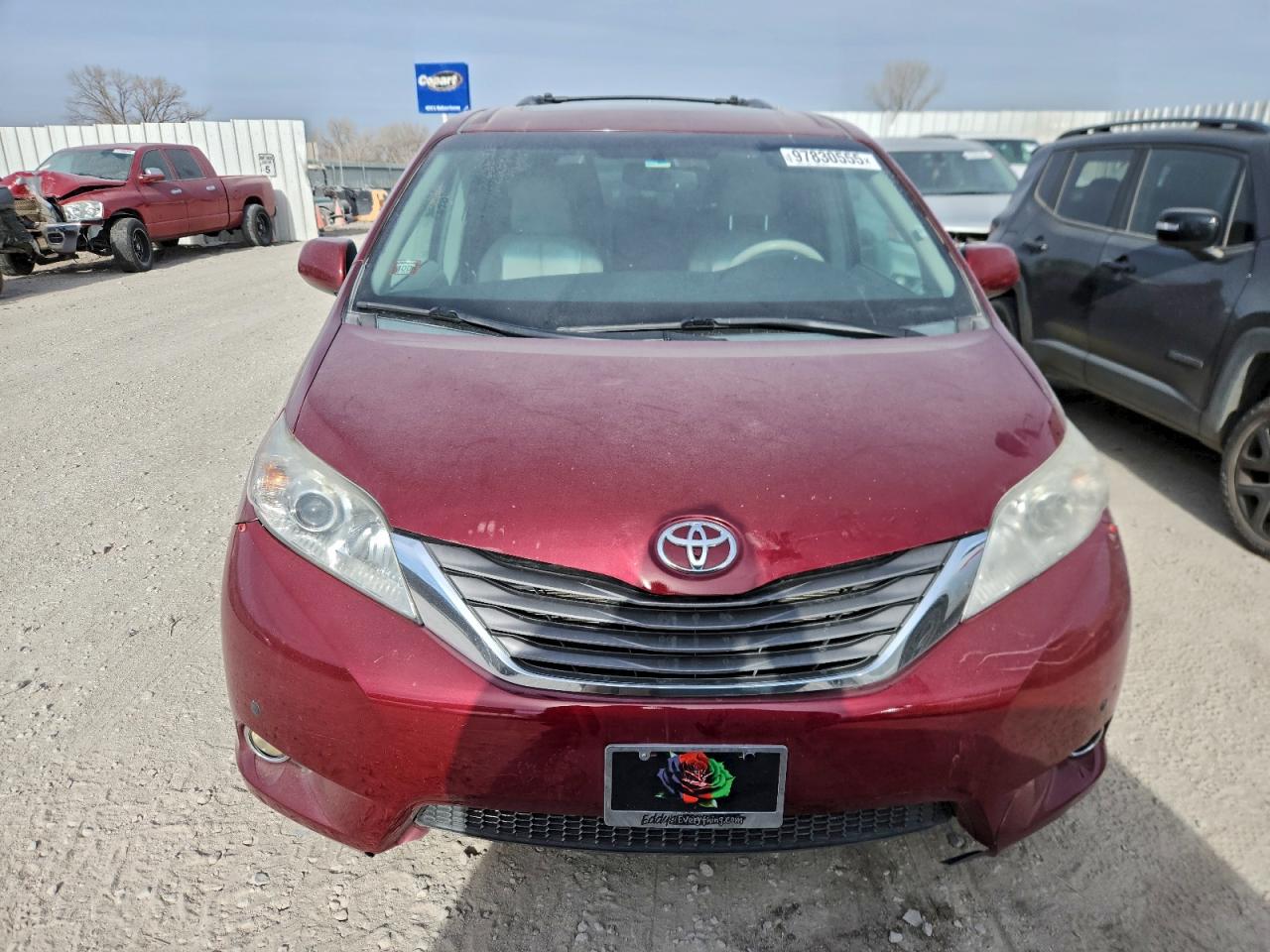2013 TOYOTA SIENNA XLE photo 5