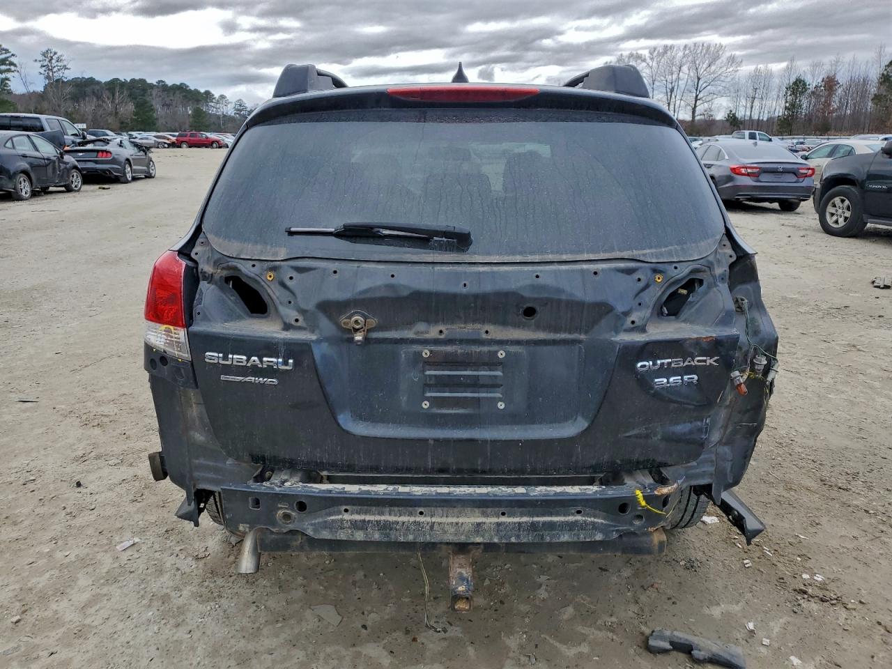 2011 SUBARU OUTBACK 3.6R LIMITED photo 6