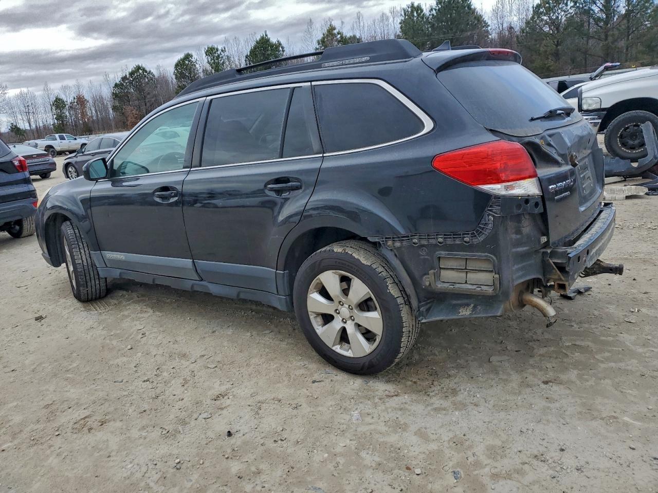 2011 SUBARU OUTBACK 3.6R LIMITED photo 2