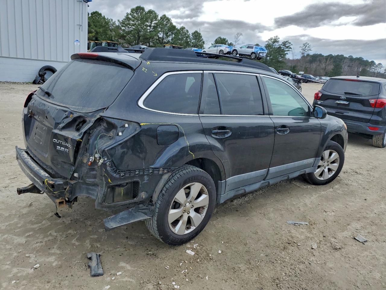2011 SUBARU OUTBACK 3.6R LIMITED photo 3