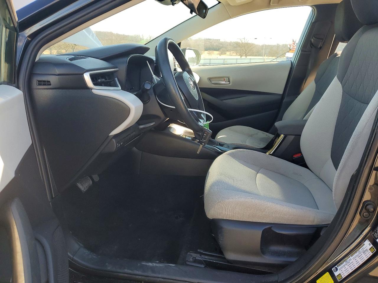 2021 TOYOTA COROLLA LE photo 13