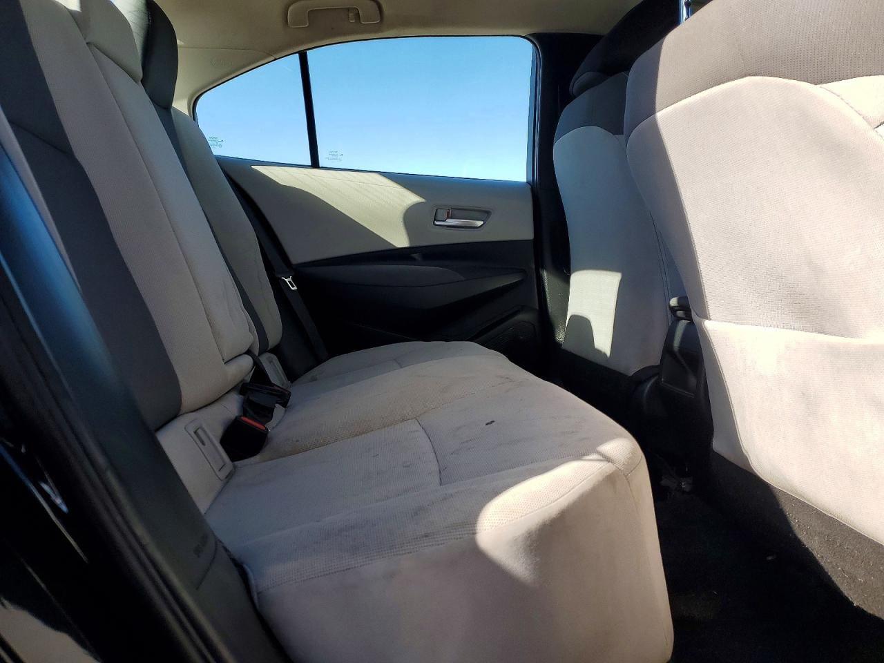 2021 TOYOTA COROLLA LE photo 19
