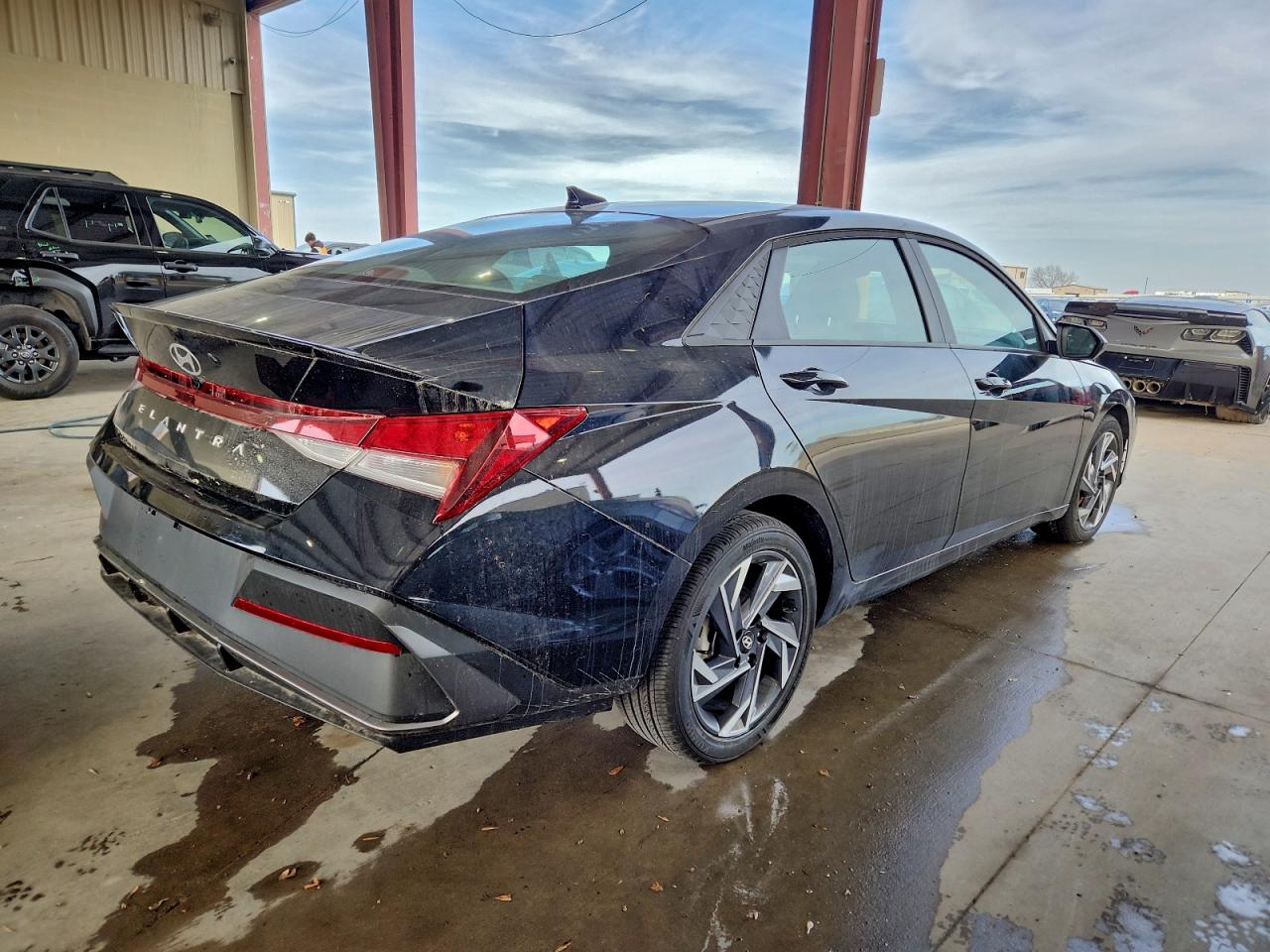 2025 HYUNDAI ELANTRA SEL SPORT photo 3