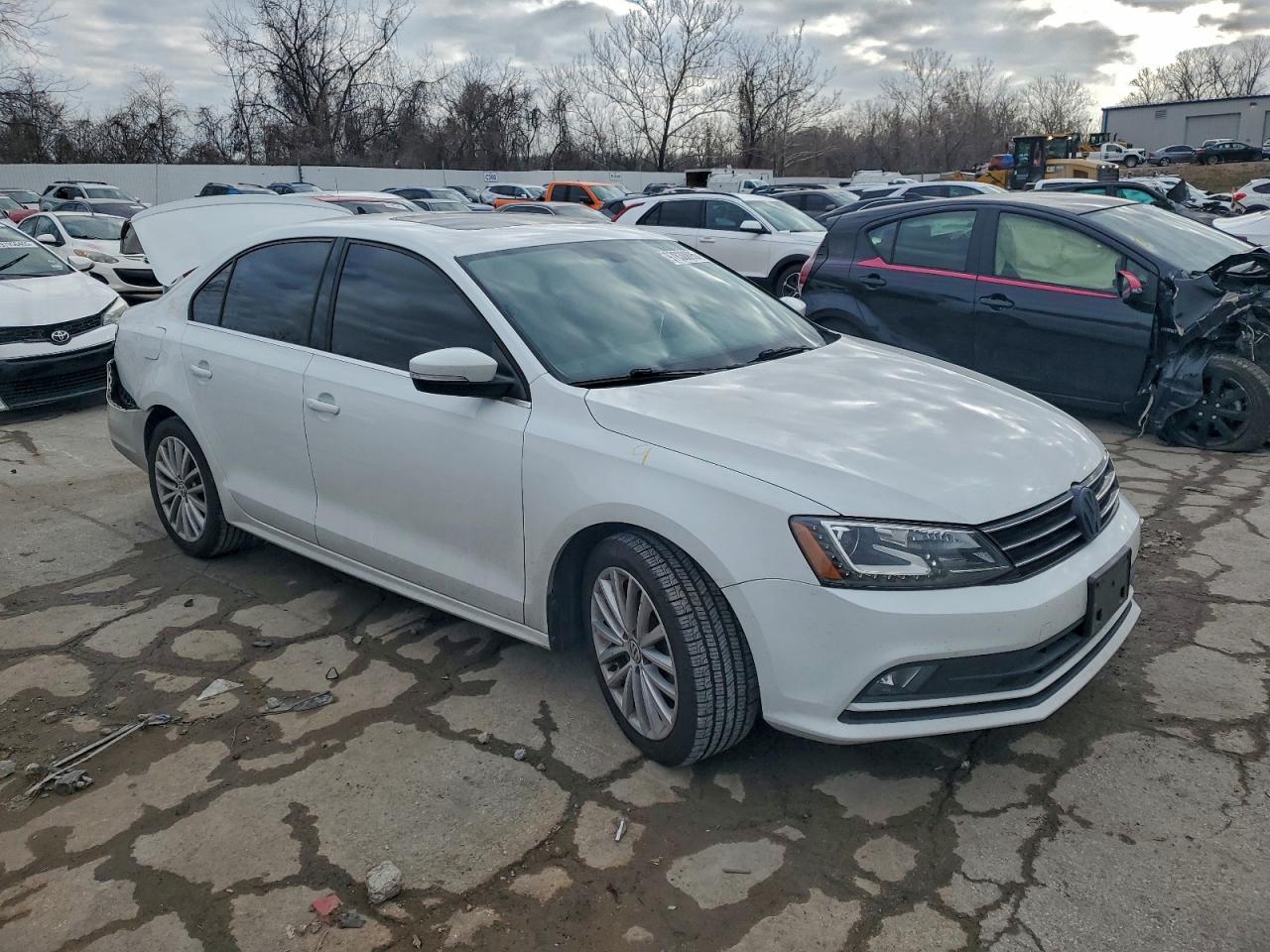 2016 VOLKSWAGEN JETTA SEL photo 4