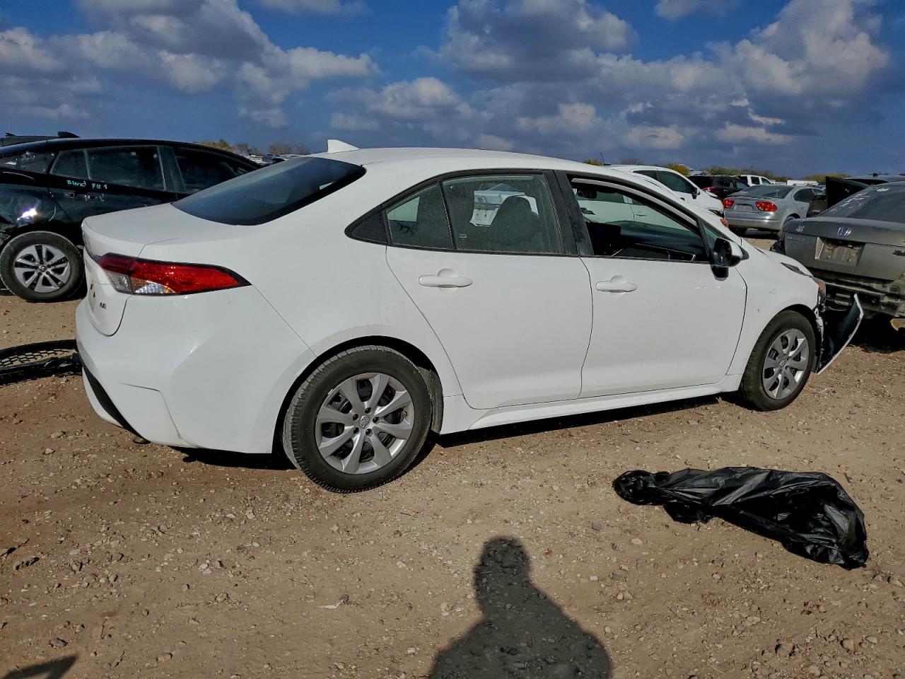 2022 TOYOTA COROLLA LE photo 3