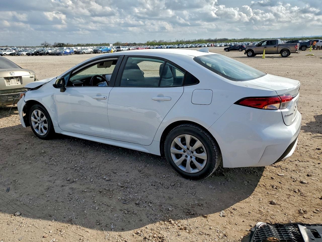 2022 TOYOTA COROLLA LE photo 2