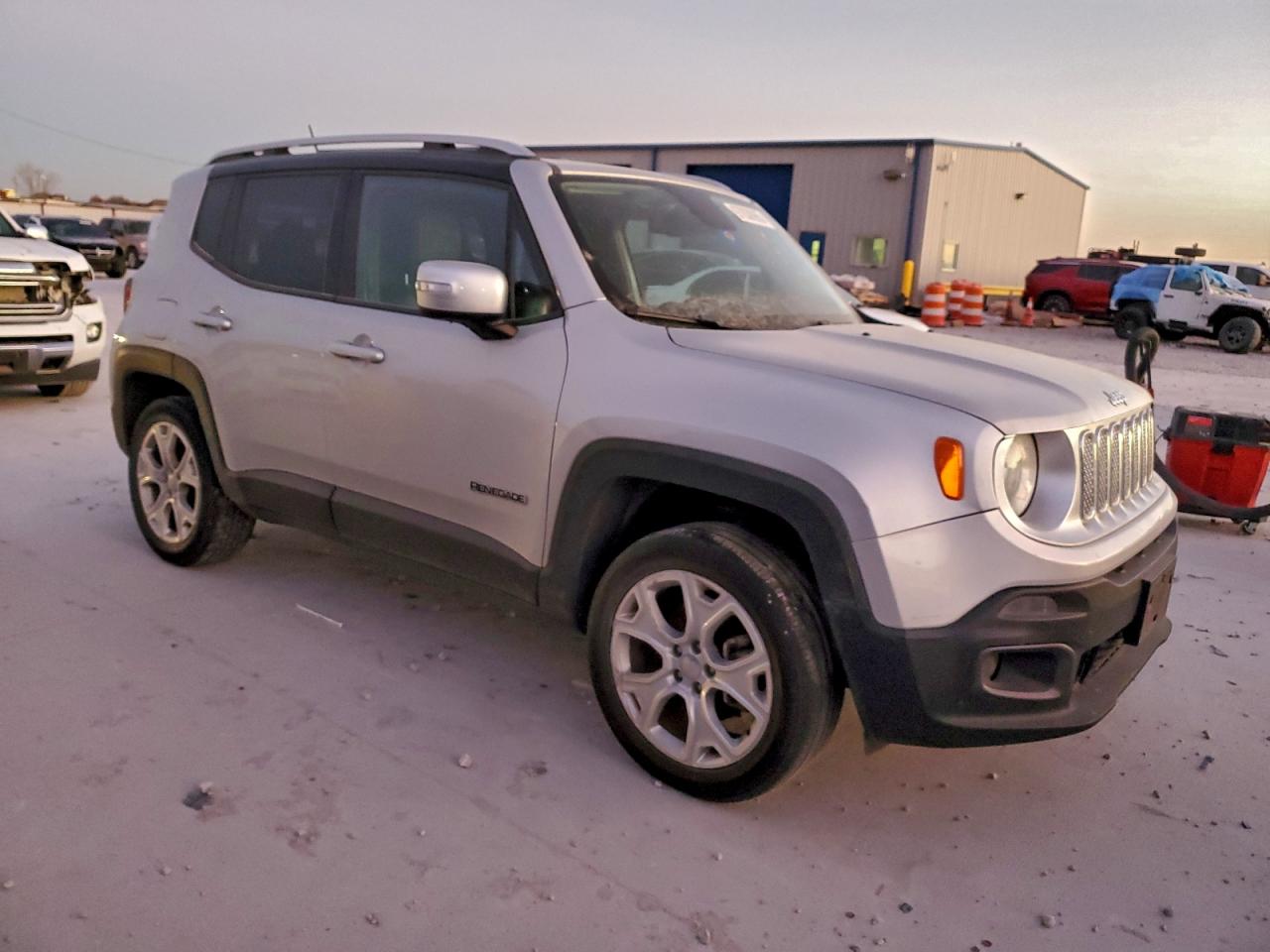 2015 JEEP RENEGADE LIMITED photo 4