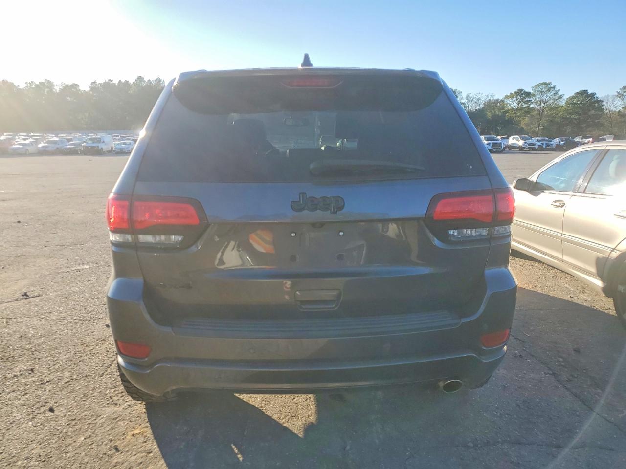 2019 JEEP GRAND CHEROKEE LAREDO photo 11