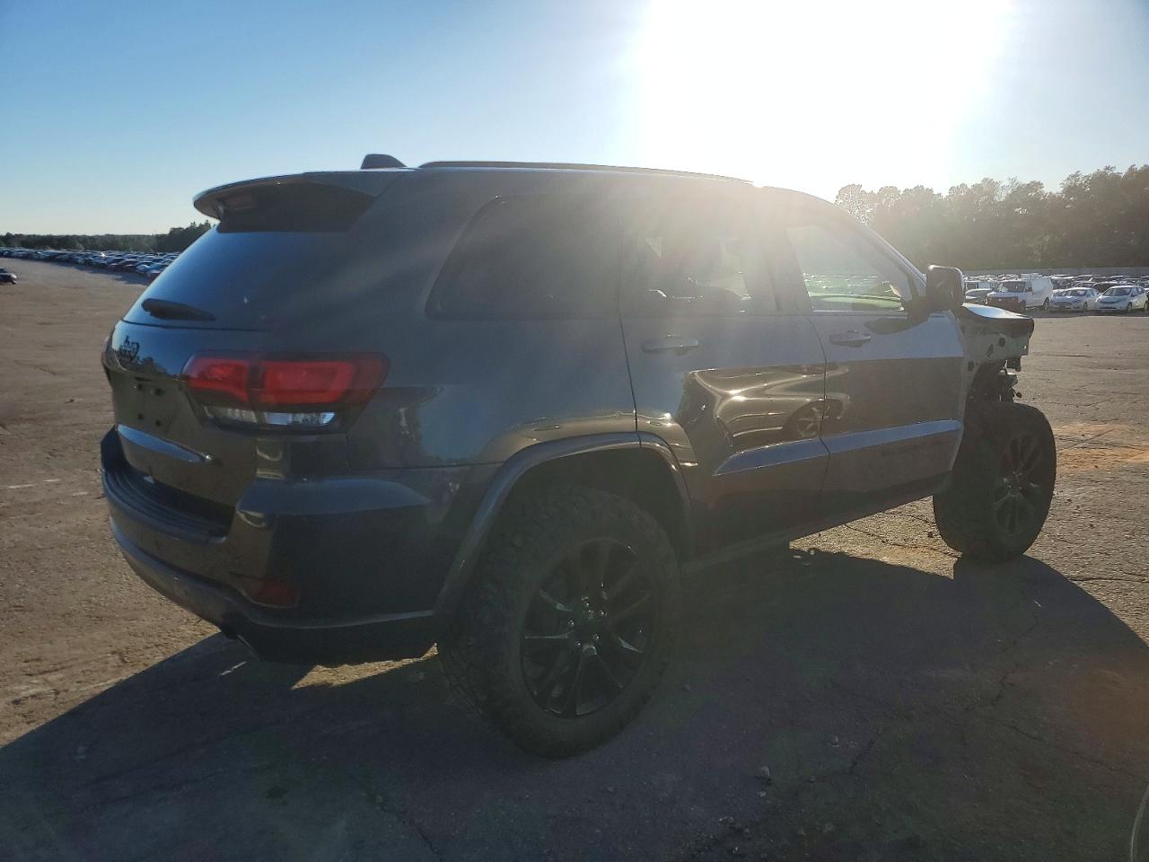 2019 JEEP GRAND CHEROKEE LAREDO photo 5