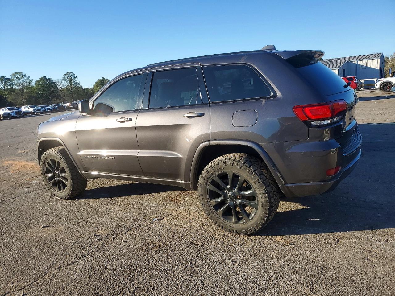2019 JEEP GRAND CHEROKEE LAREDO photo 3
