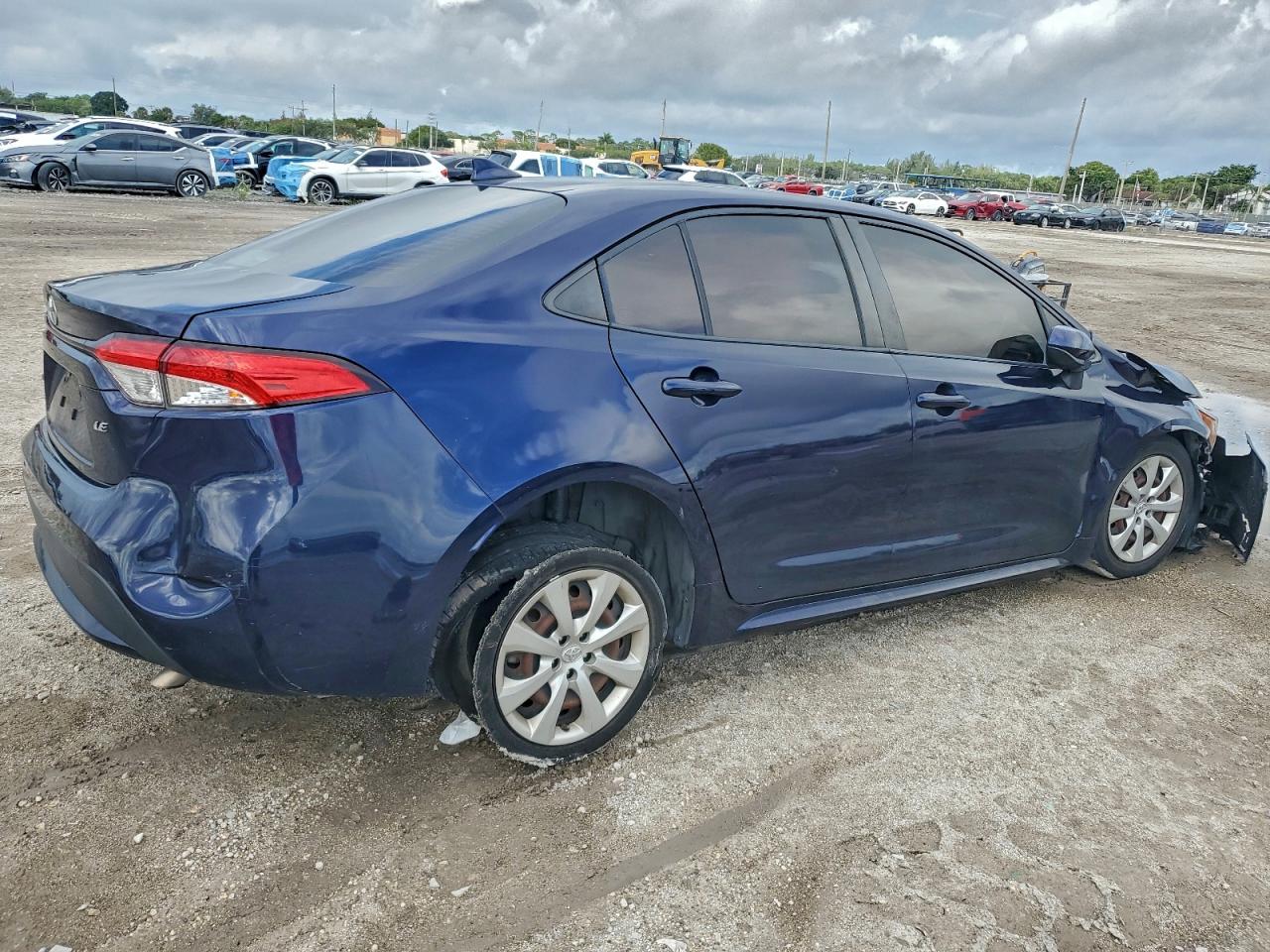 2020 TOYOTA COROLLA LE photo 3